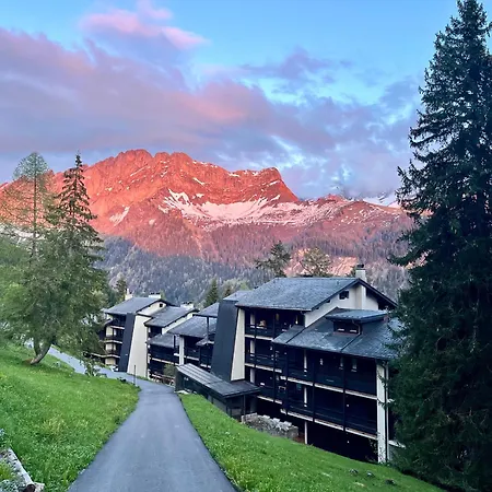 Апартаменты The Alpine By The Slopes & Frience *