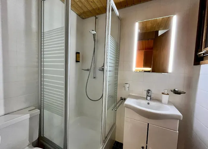 Апартаменты The Alpine By The Slopes & Frience